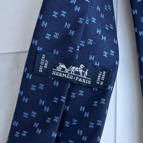 Hermès Navy Blue Silk Tie NIB - Picture 5 of 6